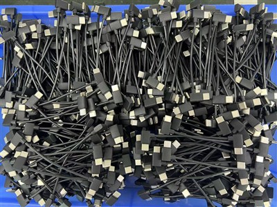 30000 pezzi USB-C a USB-C con curvatura a 90 gradi